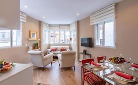 Plaza Nueva Deluxe Suite by Valcambre